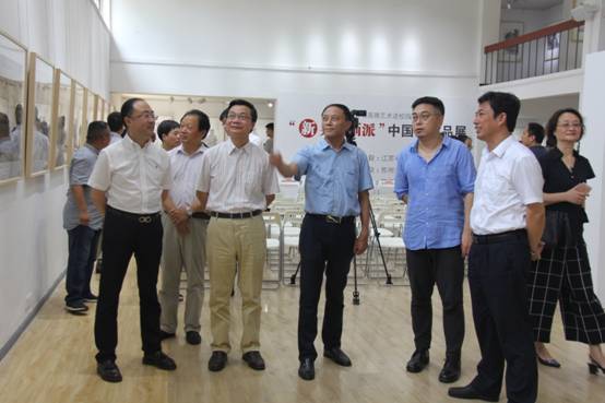 书记,局长徐国祥,吴中区教育局副局长徐伟英,吴中区东湖小学校长胡彬